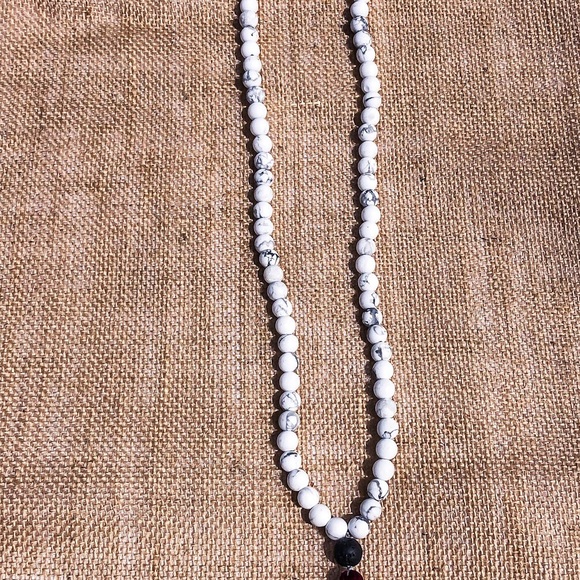 Howlite Mala- 108 beads - Picture 4 of 5